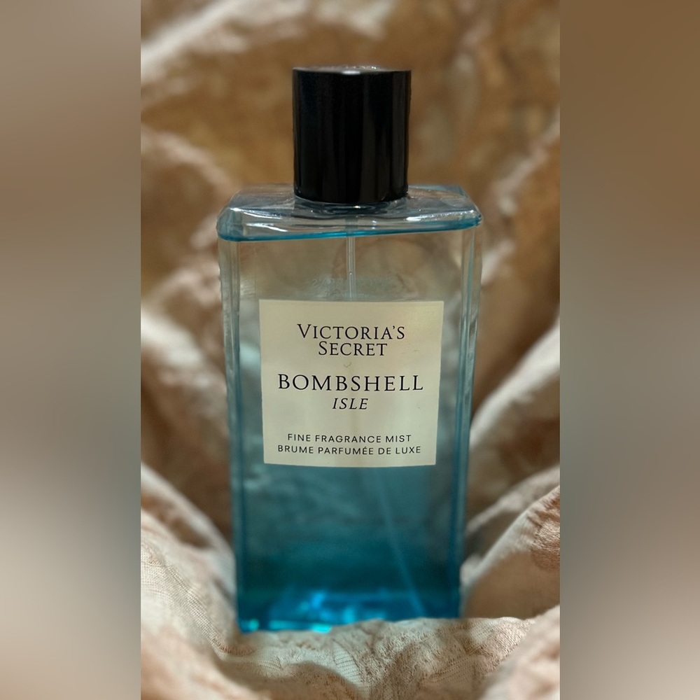 NWT Victoria’s Secret 250ml/8.4 fl oz BOMBSHELL ISLE MIST